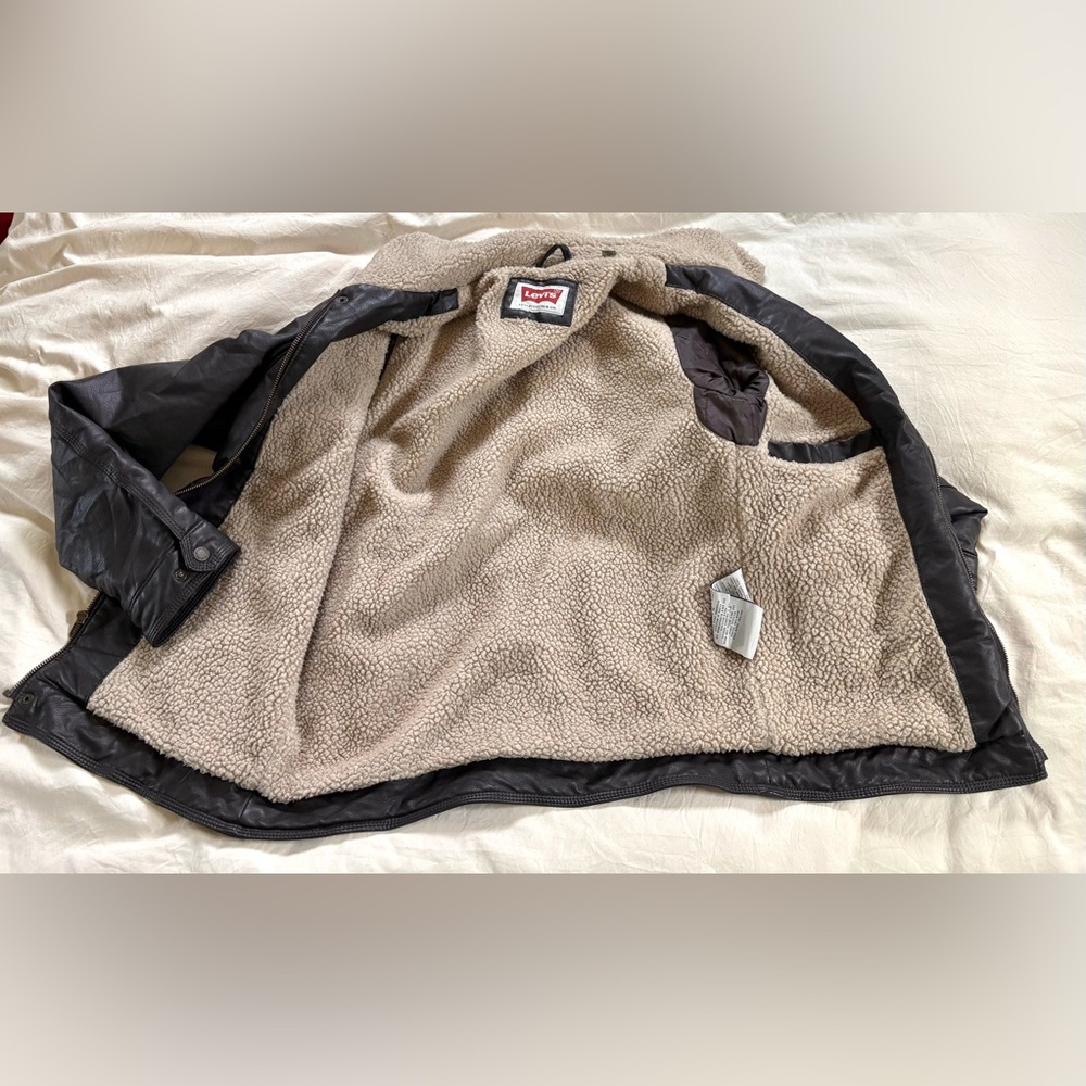 Levi’s Faux Leather Sherpa Lined Bomber Jacket size S - Picture 4 of 6